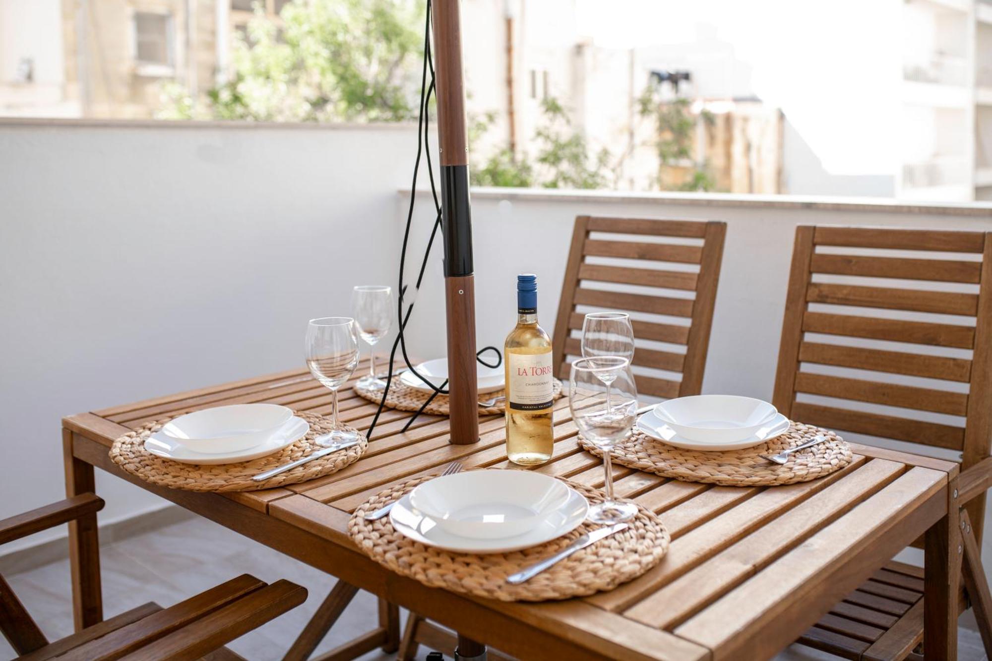 Brand New 2 Bed 2 Bath Apartment In Sliema By The Sea Екстериор снимка