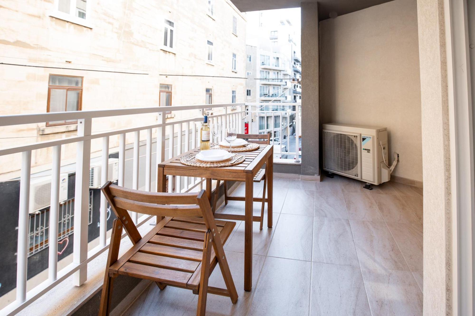 Brand New 2 Bed 2 Bath Apartment In Sliema By The Sea Екстериор снимка