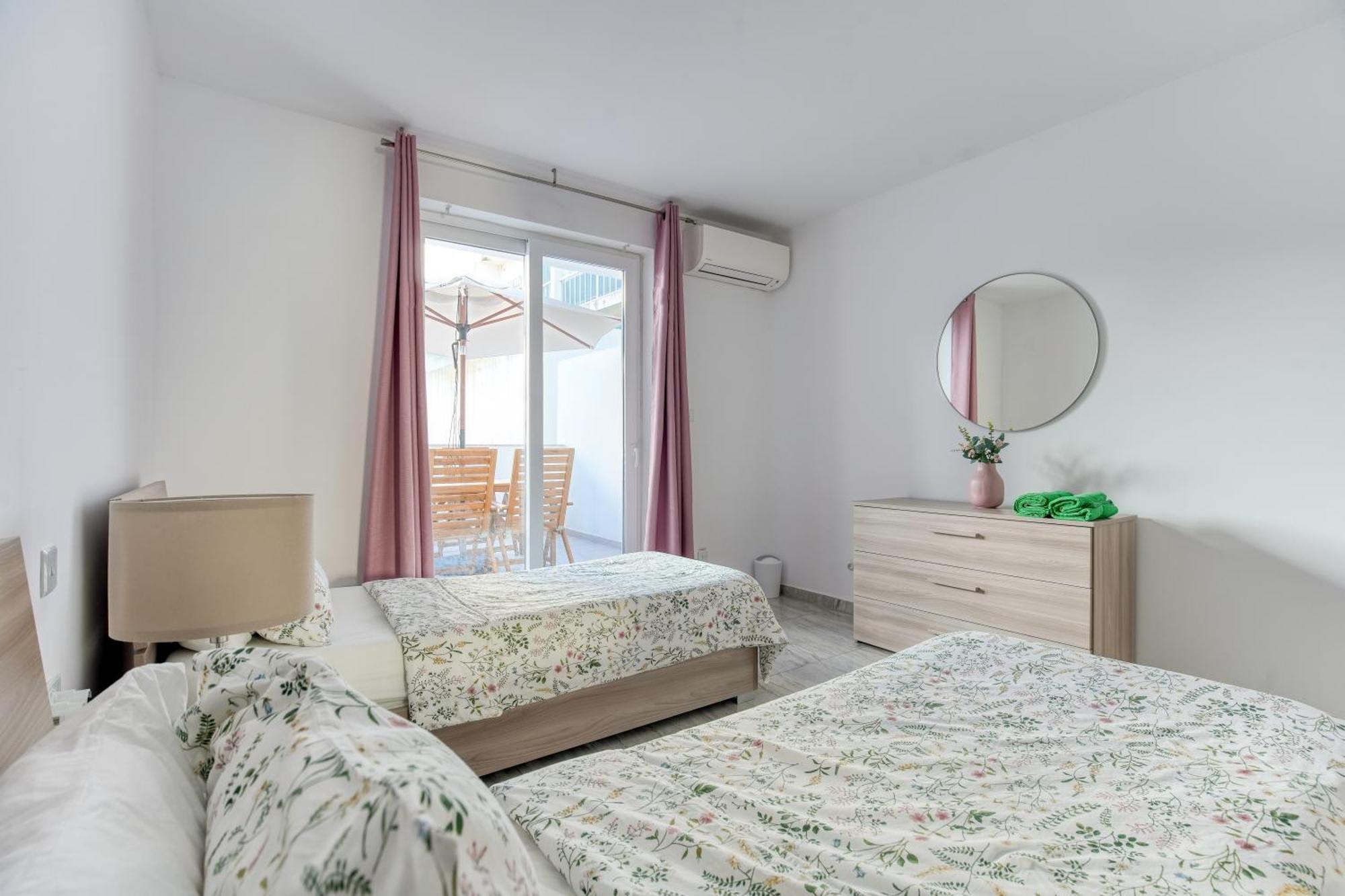 Brand New 2 Bed 2 Bath Apartment In Sliema By The Sea Екстериор снимка